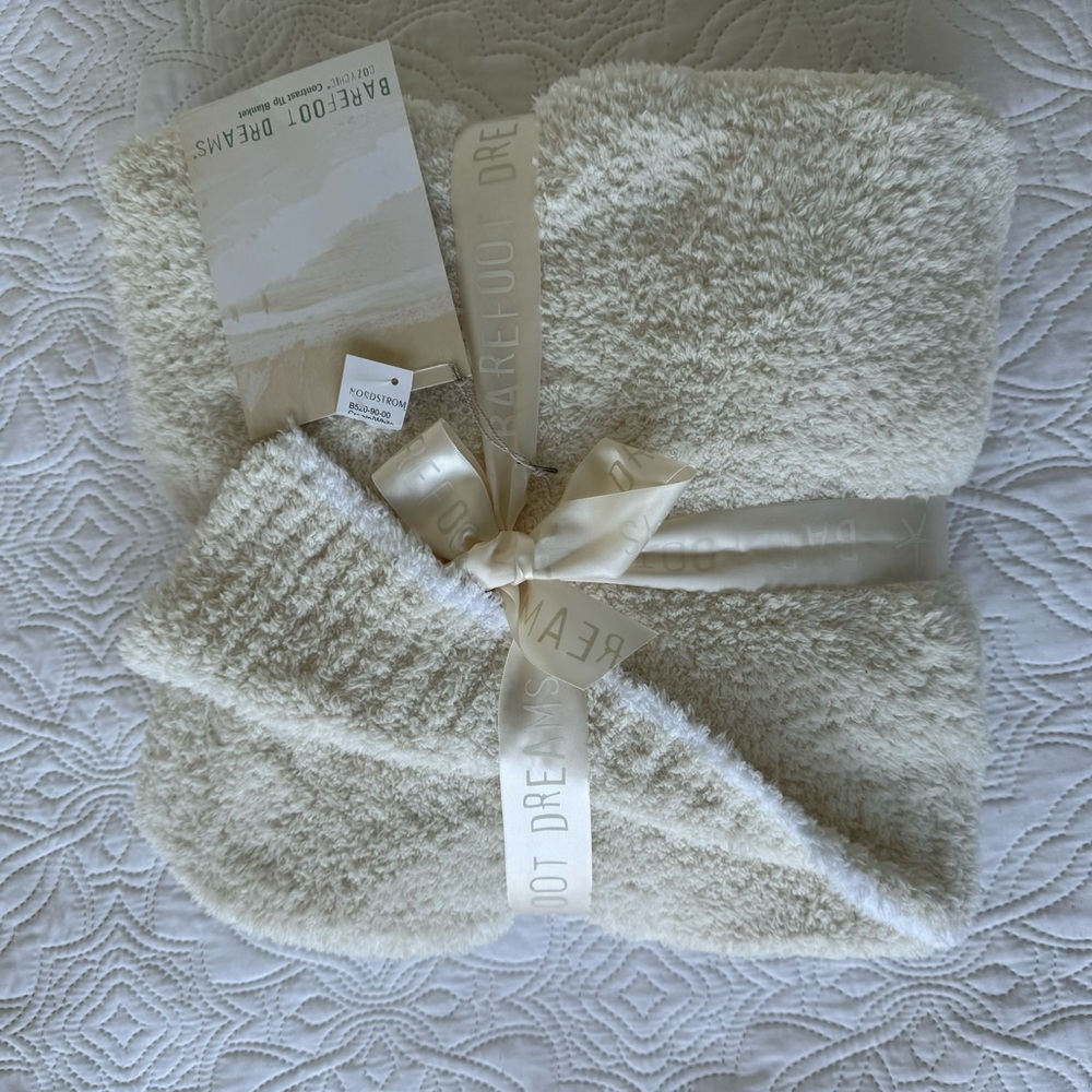 BAREFOOT DREAMS THROW CREAM/WHITE STRIPE - Picture 2 of 4